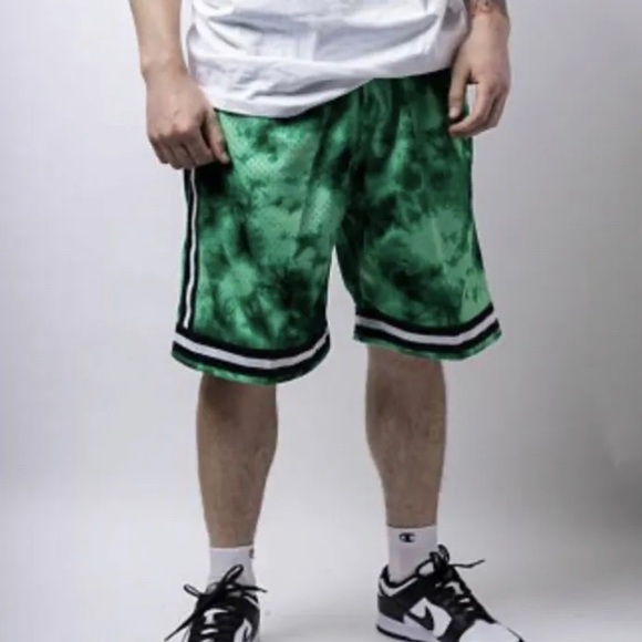 $110 Mitchell & Ness Boston Celtics Galaxy Swingman Mens Green 99 - Picture 1 of 7